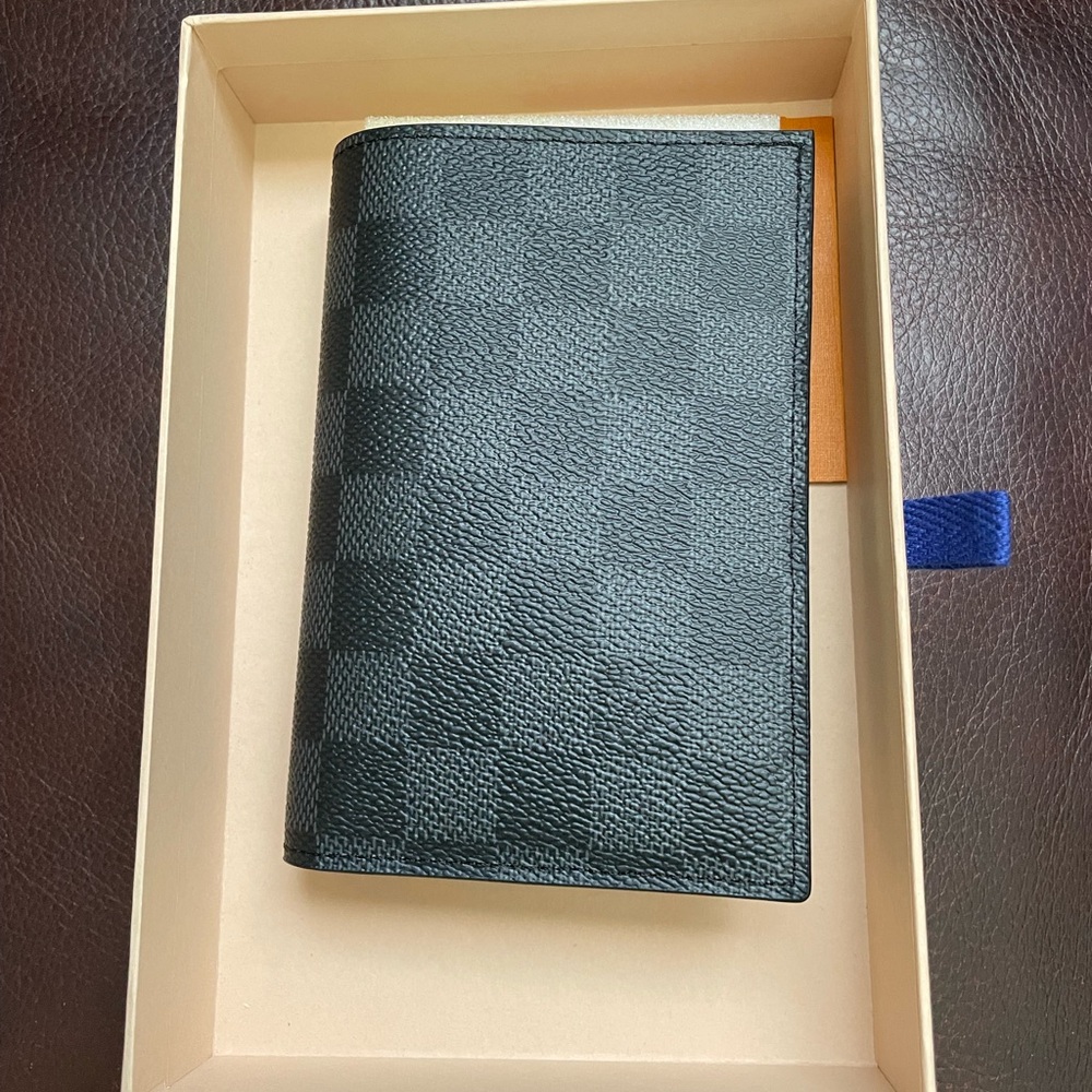 ***SOLD*** NEW Louis Vuitton Damier Graphite Passport Cover